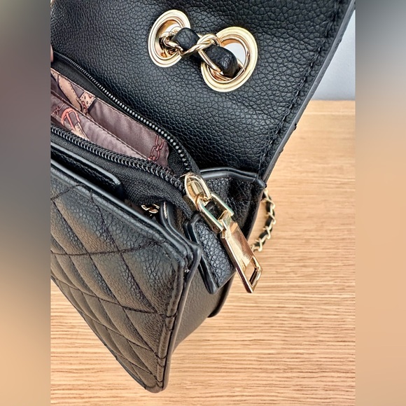Black quilted purse with chain strap - Picture 8 of 11